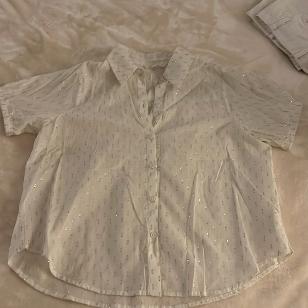Spendid white cotton top with silver thread detailing